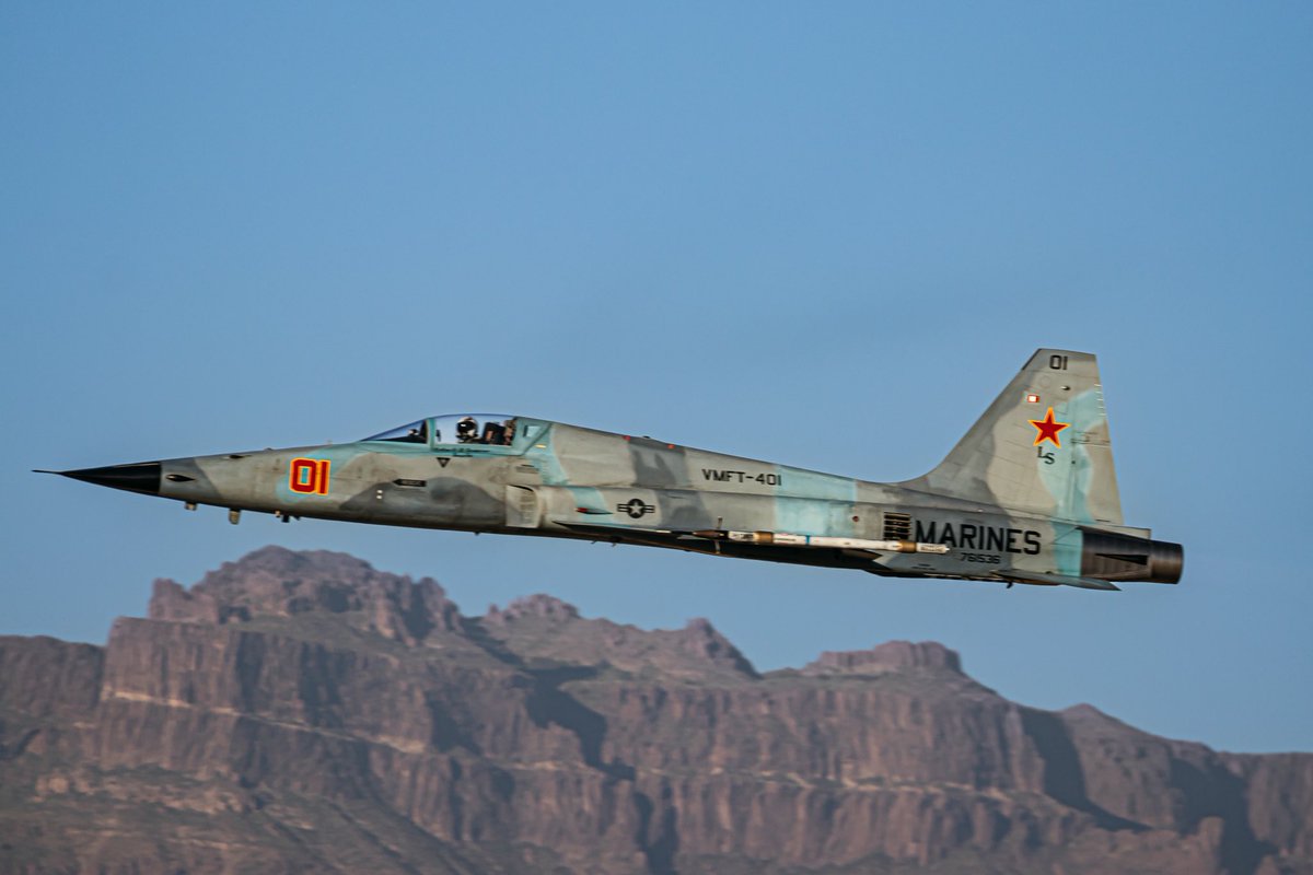 Buc_Shot19's tweet photo. A couple Marine Corps F-5N Tiger II’s, VMFT-401 Aggressor Squadron, visit #KIWA Mesa-Gateway for a little fuel while training at WTI in Yuma AZ. #AvGeek #avgeeks #Arizona #USMC #aviationlovers #F5N https://t.co/yoB1XME1JU