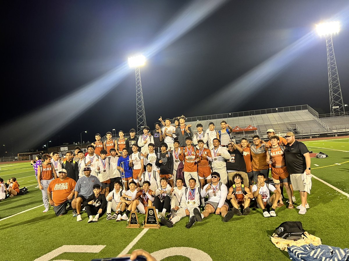 AtwoodKory's tweet photo. Super proud of our boys and coaches! DISTRICT TEAM CHAMPS both JV and Varsity division! They know how to COMPETE!! @coach_gaza @AliceAthletics1 https://t.co/CfsAaqU4rM