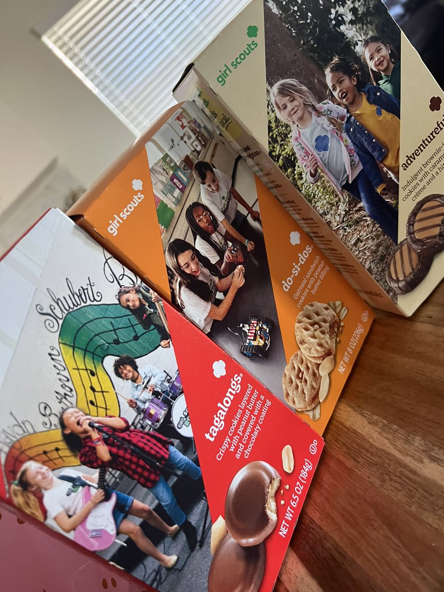 MorenoHISD7's tweet photo. Wanted to extend a thank you  🙏 to Leal Middle_HISD Girl Scouts 👩‍💻and their sponsors Mrs. Coronado, Ms. Trigo, and Mrs. Serna for the kind gifts of cookies 🍪. A pleasant surprise my wife Daniella Moreno and I will truly enjoy. #moreno4hisd7 #HarlandaleFamily #4moreyears https://t.co/k9XsPpCGe3