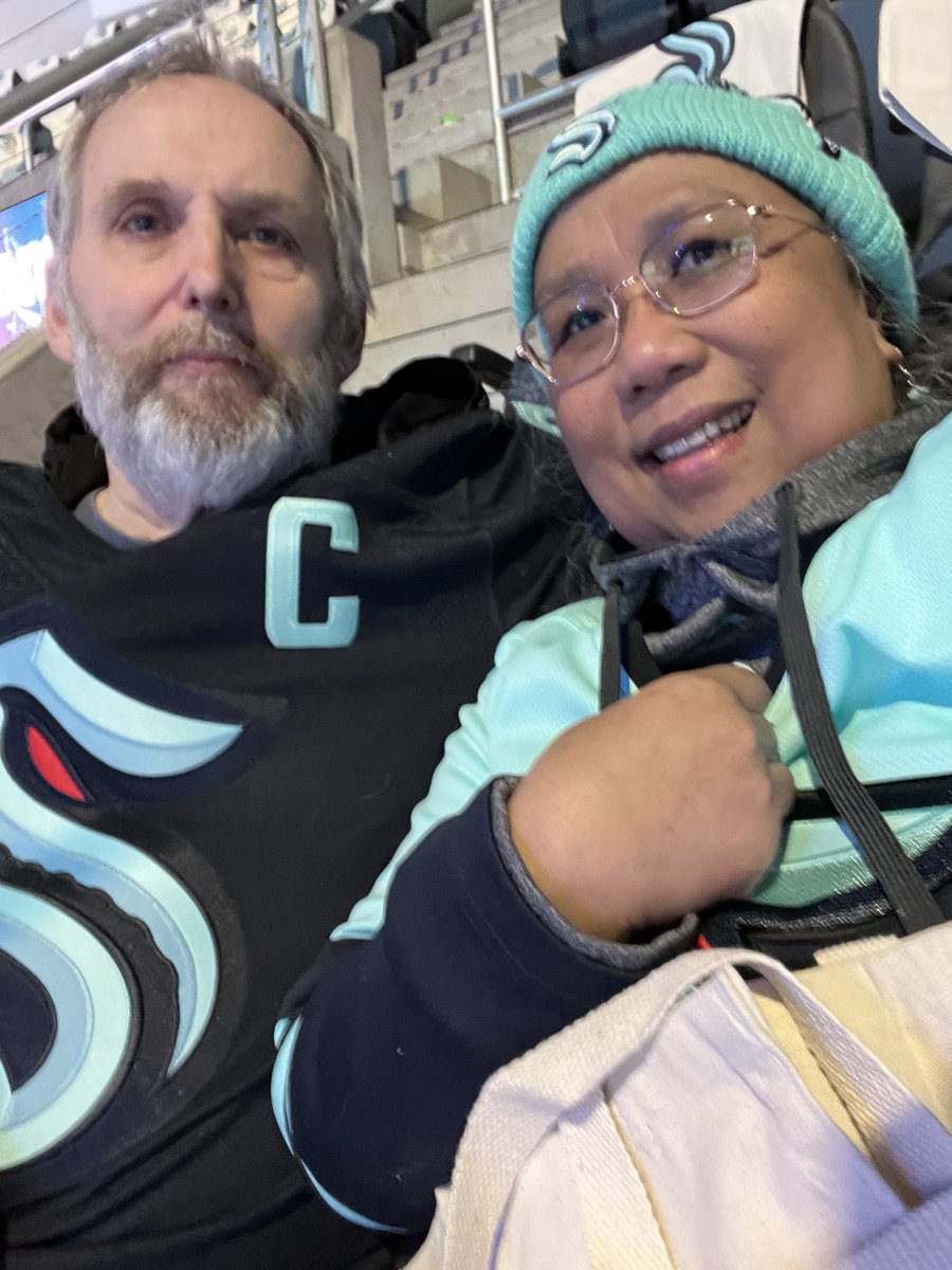 mollykut's tweet photo. What better way to spend our 27th anniversary!! Go Kraken!!#WhereIroot, #SeaKraken https://t.co/ZnYidWly8D