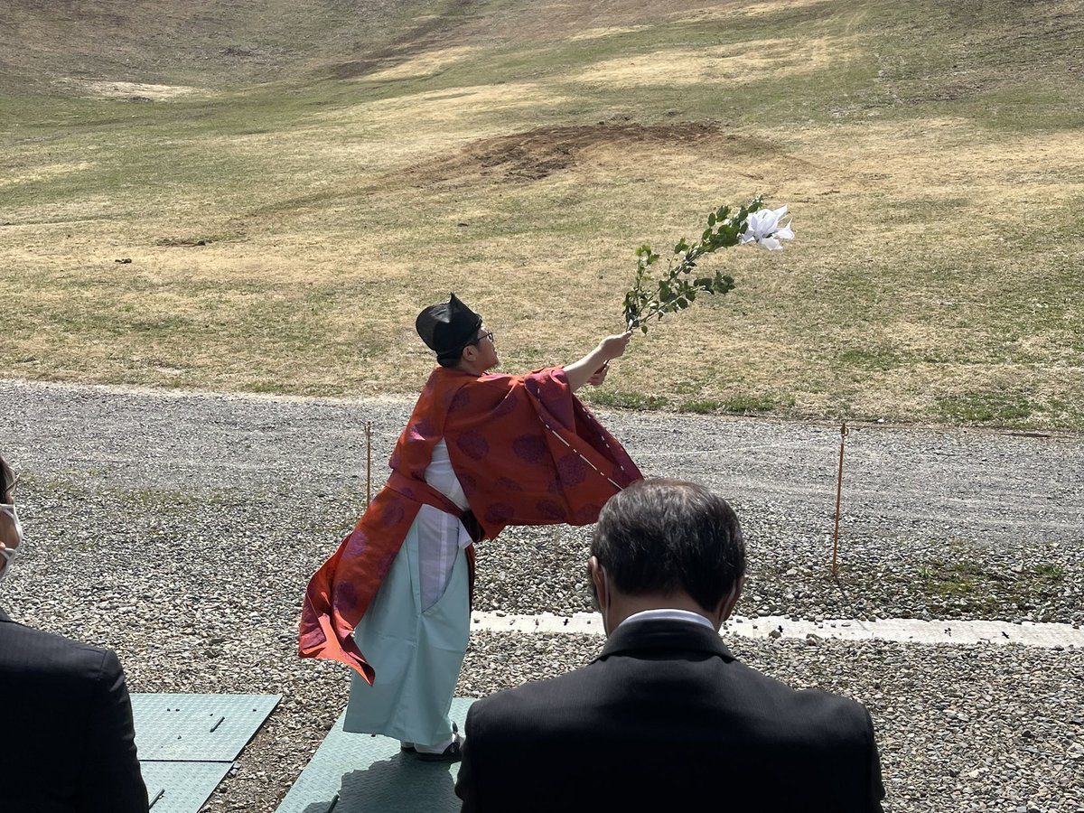 hijiri_kc's tweet photo. 本日 聖高原夏山開き(安全祈願祭)が行われました🙏

別荘のお客様や聖高原に遊びにいらっしゃるお客様、日々の安全の祈りも込めて…🙏

 #聖高原  #麻績村  #長野県  #聖湖  #別荘地  #ヘラブナ  #釣り  #セカンドハウス  #夏山開き  #安全祈願  #山遊び  #アウトドア https://t.co/hfoc6u08lh