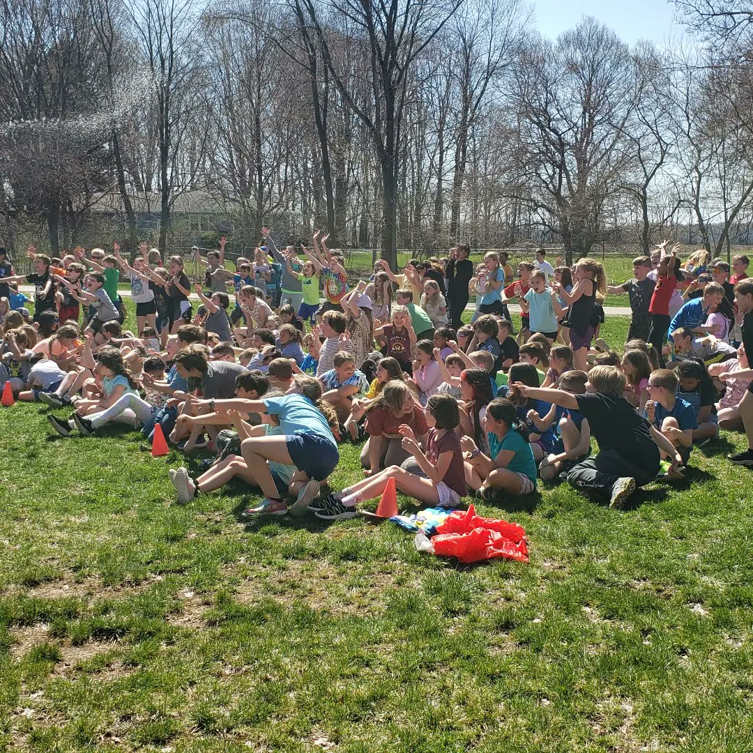 mpenneyosborn's tweet photo. Reading Month Reward Day! Soak the Principal and Teacher!🌊📚🌞#GLCSRead #GoGullLake #GLCSRyan @glbluedevils @rwoodrow8 @ambell0727 https://t.co/9vqc0Qkc3Y