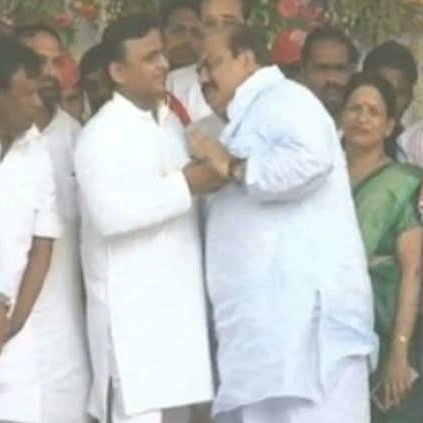 mktyaggi's tweet photo. माफिया से खानदानी "भाईचारा" रहा है अखिलेश का,
बाप ने पैदा किया और बेटे ने पाला था अतीक अहमद को,
दर्द भी है और डर भी,
दर्द इसलिए कि "भाई" का बेटा मरा है और डर इसलिए कि अब कोई माफिया "सपा" के साथ खड़ा होने की हिम्मत नही करेगा।
यही डर होना चाहिए–माफिया और उसके पालनहारों में https://t.co/QyT5IpGIkK