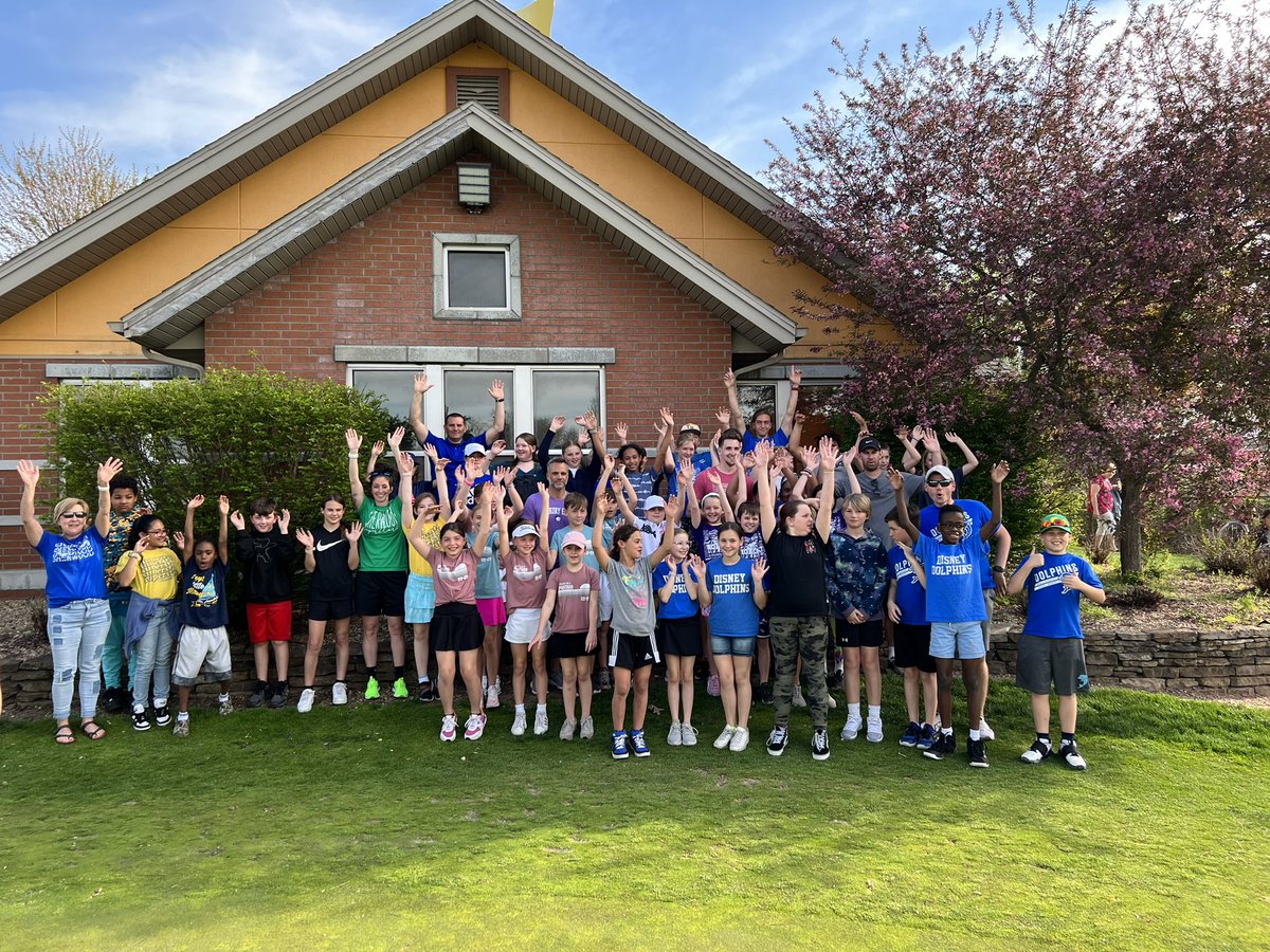 CoachBrum's tweet photo. 6 schools + 12 teams + 48 student golfers + 6 awesome elementary PE teachers + 9 holes of Golf + community partnership w/ @rickgraysongolf + 100 hotdogs = 1 successful golf tournament https://t.co/yBi89wxYXJ