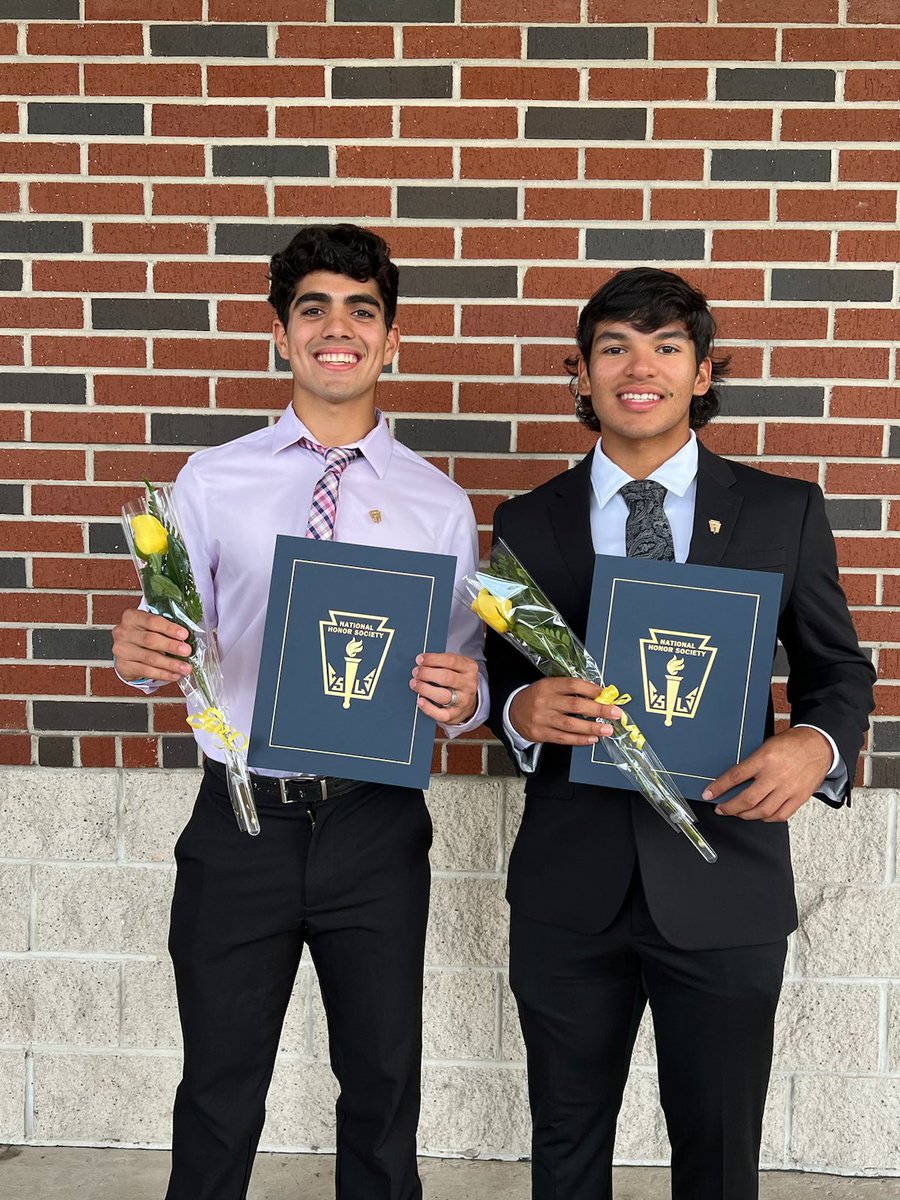 Our two Senior Leaders at the NHS Induction Ceremony. Big time achievement <a href="/David_Benitez00/">David Benitez</a> <a href="/santiortiz1109/">Santiago Ortiz</a> we are incredibly proud 🙏💪🏼🙌🏼