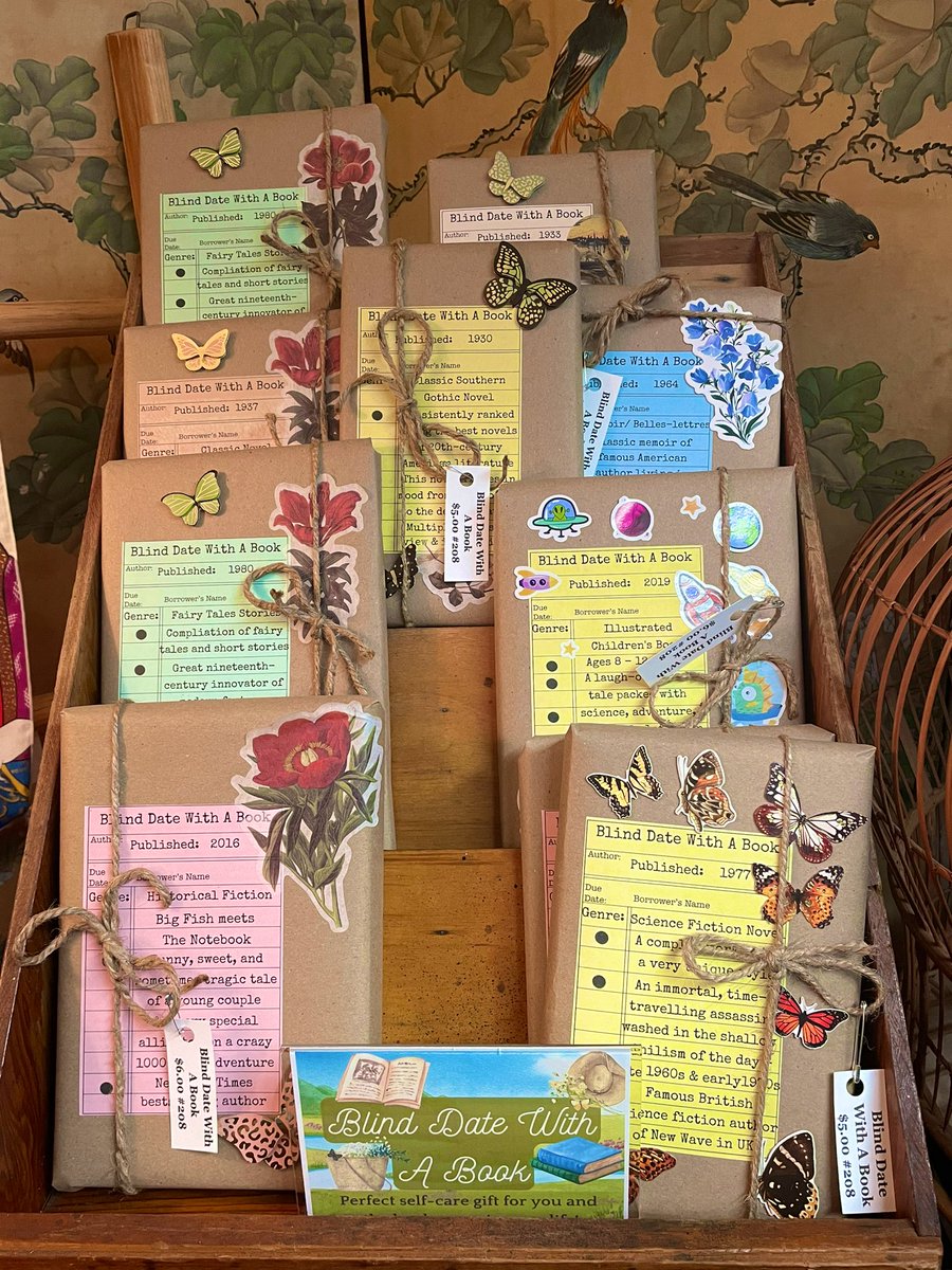 marianariosrmz1's tweet photo. Isn’t this the cutest wrapping?
I loved this idea! Found these in an antique store today and couldn’t help to snap a pic🦋
#treasures #antiques #books #wrappings #butterflies #blinddate https://t.co/jUSfdLEwll