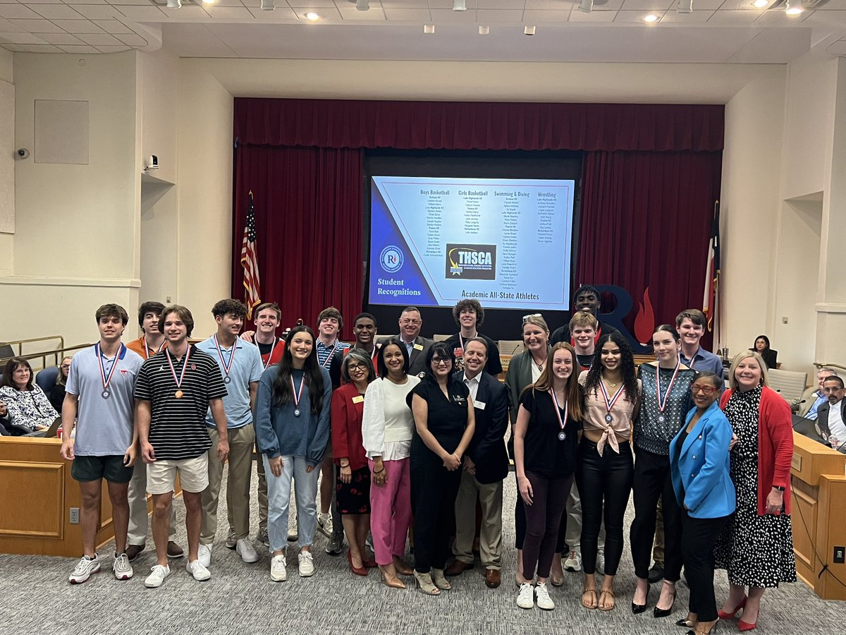 KendallHasse's tweet photo. Such a great night at the RISD School Board meeting! ❤️ @HasseFiona @YareyniHerrera Congrats! 🎉🏅❤️ 🏀 #StudentAthletes @LADYCATS_BALL https://t.co/7FMESjigBT