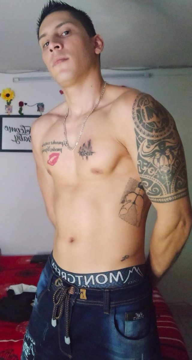 Gabrielmeza128's tweet photo. Cual parte chupas primero 
Paquete de fotos y videos $ manda mensaje https://t.co/jIM0W6NsVf