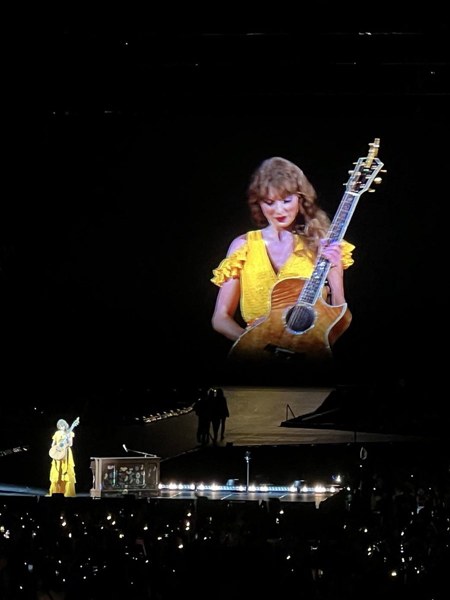 swifferupdates's tweet photo. 🏟️| Surprise song o’clock!

First one - SPEAK NOW https://t.co/6i6F3tabKH