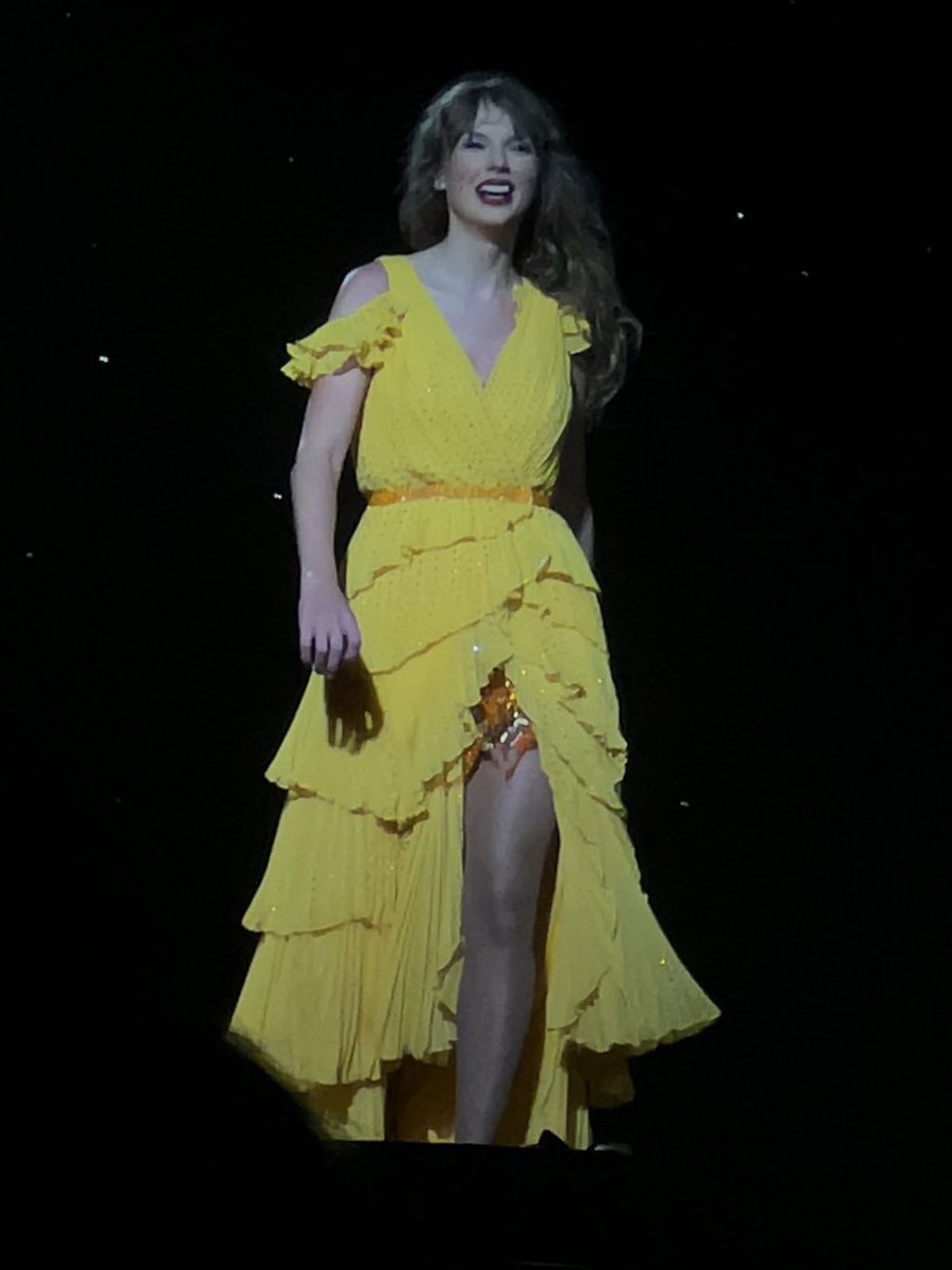 swifferupdates's tweet photo. 🏟️| Surprise song o’clock!

First one - SPEAK NOW https://t.co/6i6F3tabKH
