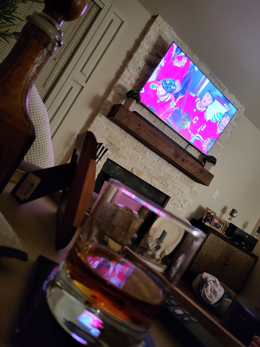 SSRedMenace's tweet photo. @NHLBlackhawks Cheers #19 https://t.co/jx343QPdF9