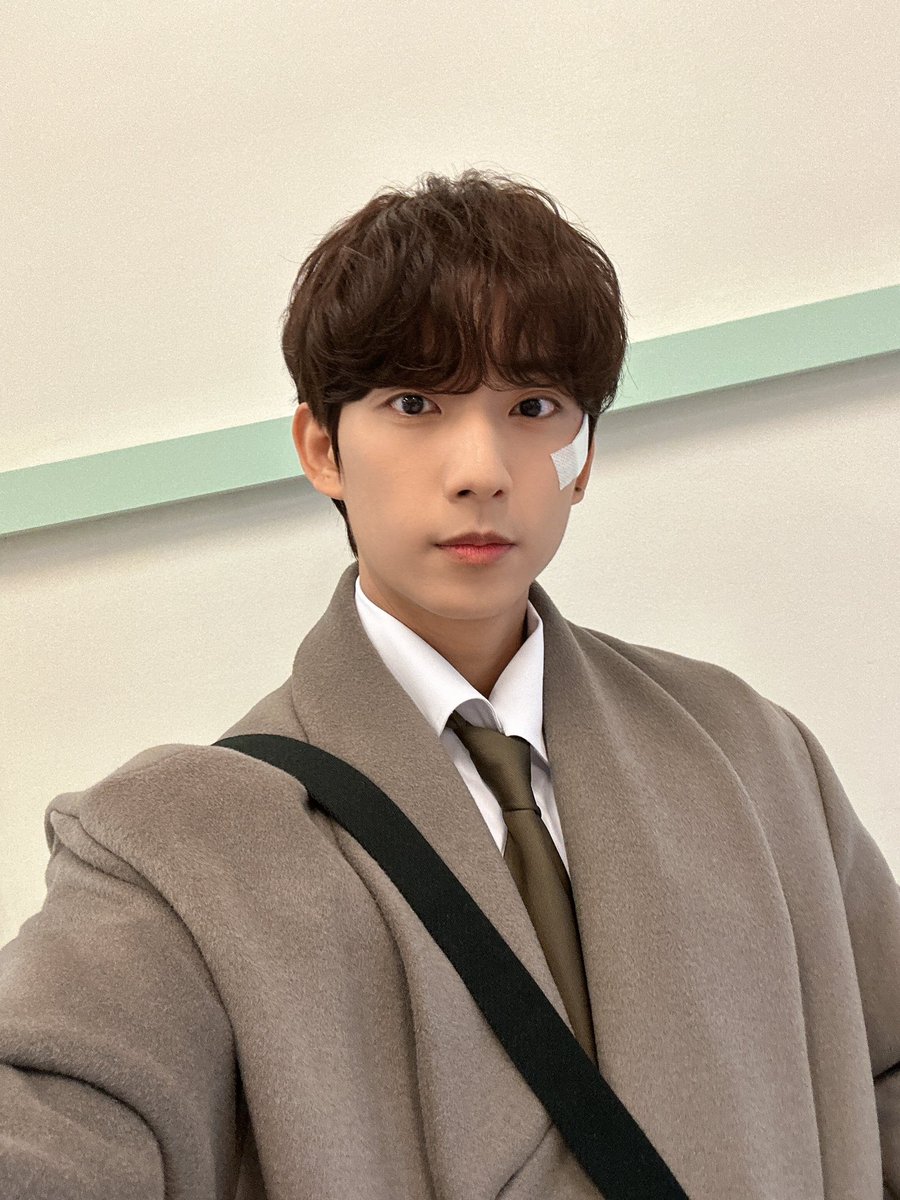 _B1A4OFFICIAL's tweet photo. [#B1A4air▶️] 그동안 금요일을 책임진 원영이와 마지막 시간💦 잠시 후 12시, #공찬 이 출연하는 '비의도적 연애담' 9,10화가 TVING을 통해 공개됩니다‼️ 본방 사수로 끝까지 공찬이를 응원해 주세요🙌✨

#B1A4 #GONGCHAN https://t.co/Gi2c2kT6da