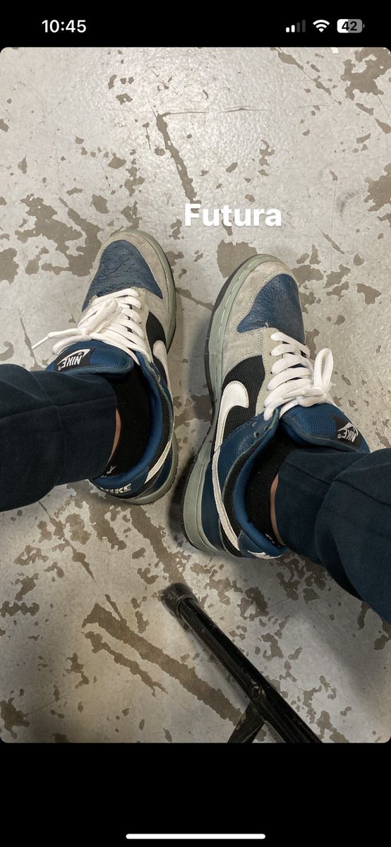 jcenkicks's tweet photo. @jmwind My favorite silver box sb! Could use a fresh pair size 9 US! https://t.co/jqUDCSVE9A