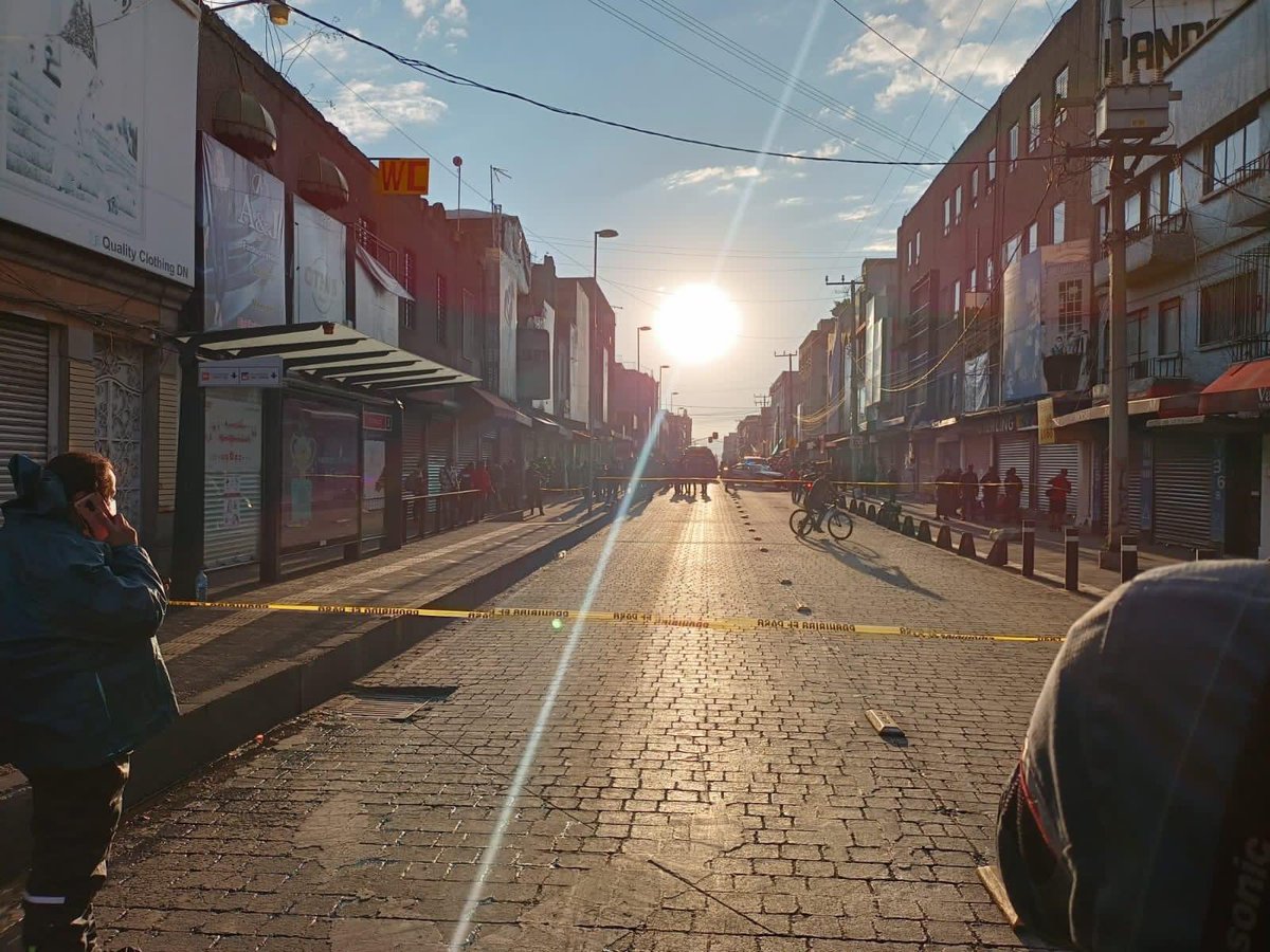 Registran Balacera en el centro de la CDMX, dejó dos muertos y un herido
Ocurrió en la esquina de las calles General Miguel Alemán y Callejón de Mixcalco, alcaldía Venustiano Carranza

Pero no sé preocupen, Rosalía estará en el Zócalo, el 28 de abril completamente GRATIS!!!