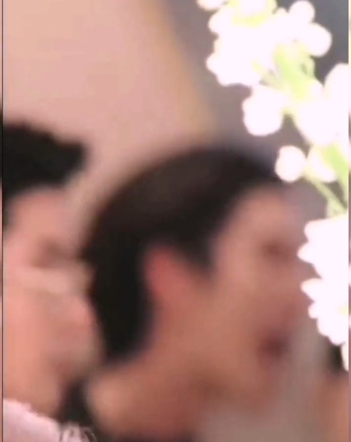 bright_tu9700's tweet photo. OMGGGG why am I seeing this now???? He does this action all the time and his face afterwards😳😳. very cute. i love both 🤭❤
#brighttu #ไบร์ทตู #bulgariserpenti75xbrighttu https://t.co/amvnWliKqF