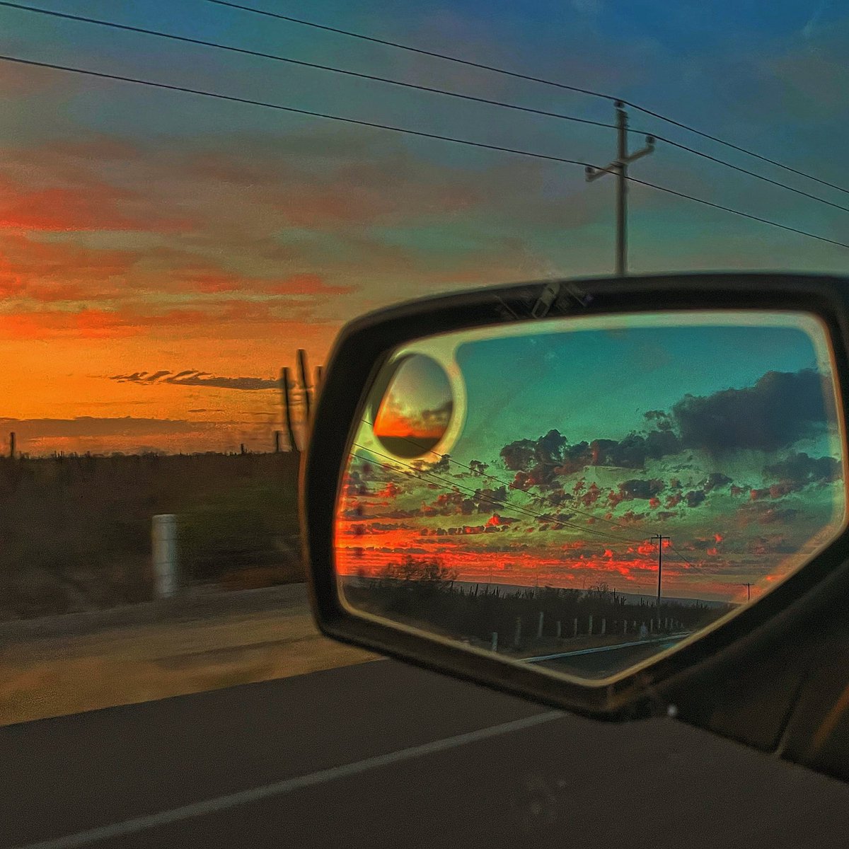 marcoagundez's tweet photo. Mi รบnica forma de ver el atardecer ๐ hoy! #sunsetmirror #bcs #road #chulada y #maravilla #landscape #landscapephotography #sunset https://t.co/8ULju1IPwn
