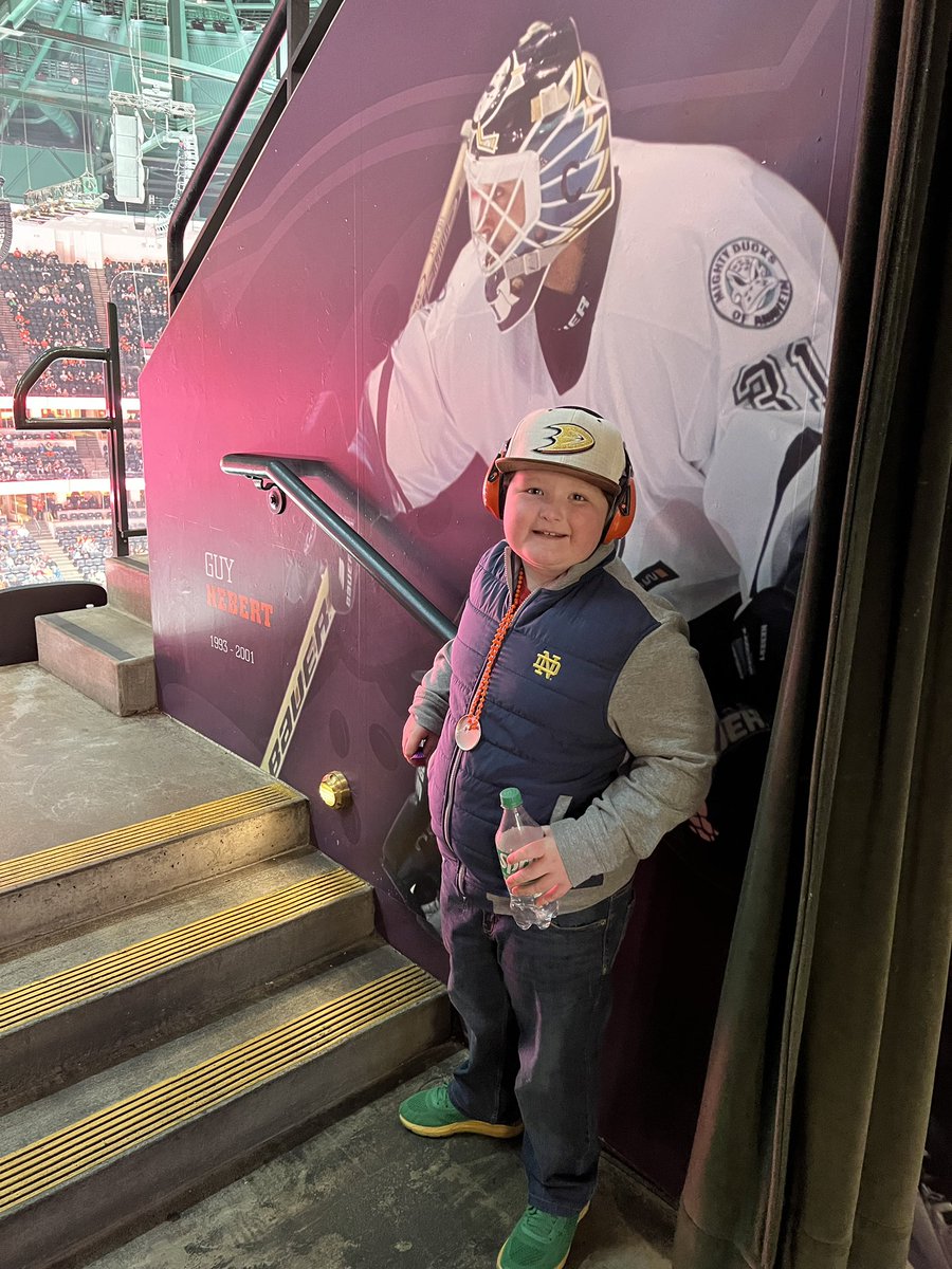 JoeGenzel's tweet image. #beatla #FlyTogether