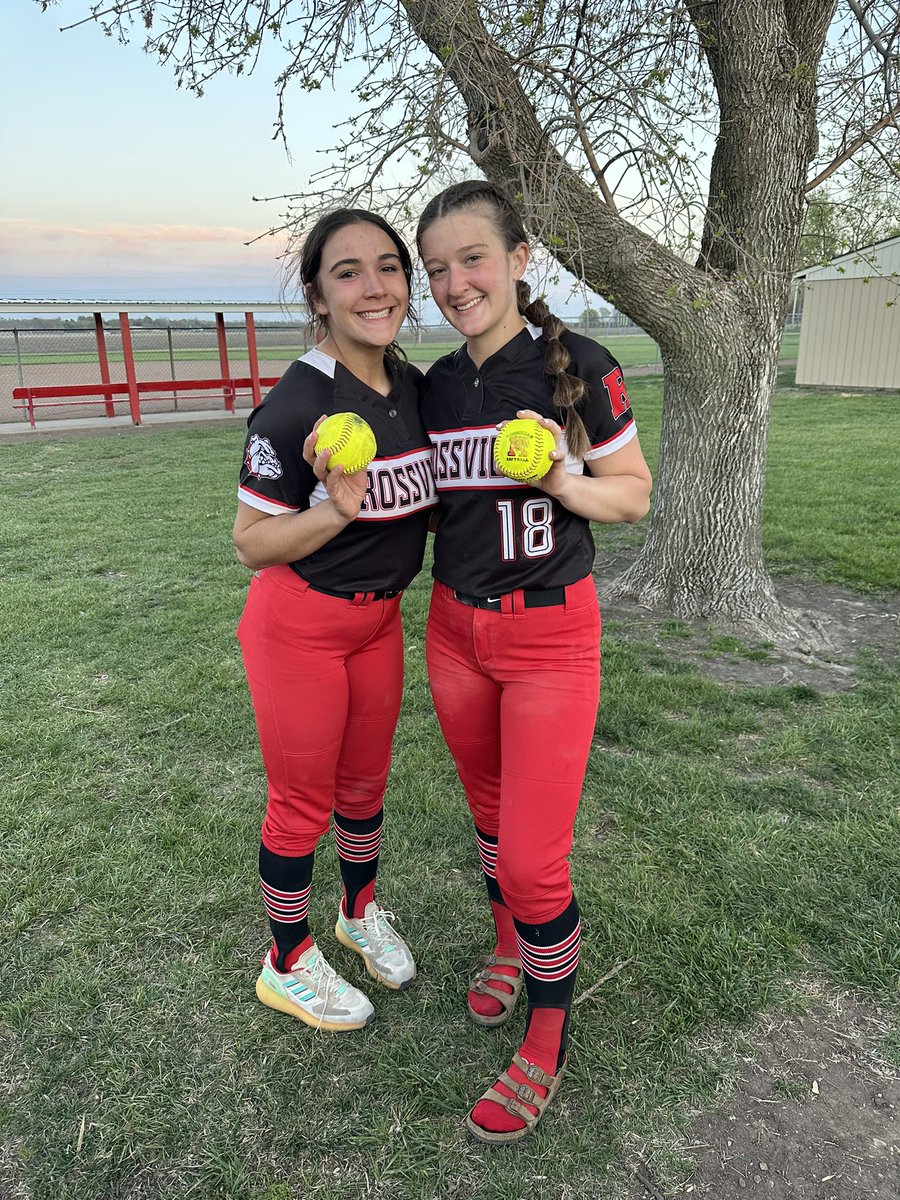 Two bombs 🥎🥎 on the night from Juniors <a href="/Hailey_Horton32/">Hailey Horton</a> &amp; <a href="/katiespielman_/">Katie Spielman</a> 
#BombSquad💣 #RHSDawgs🥎