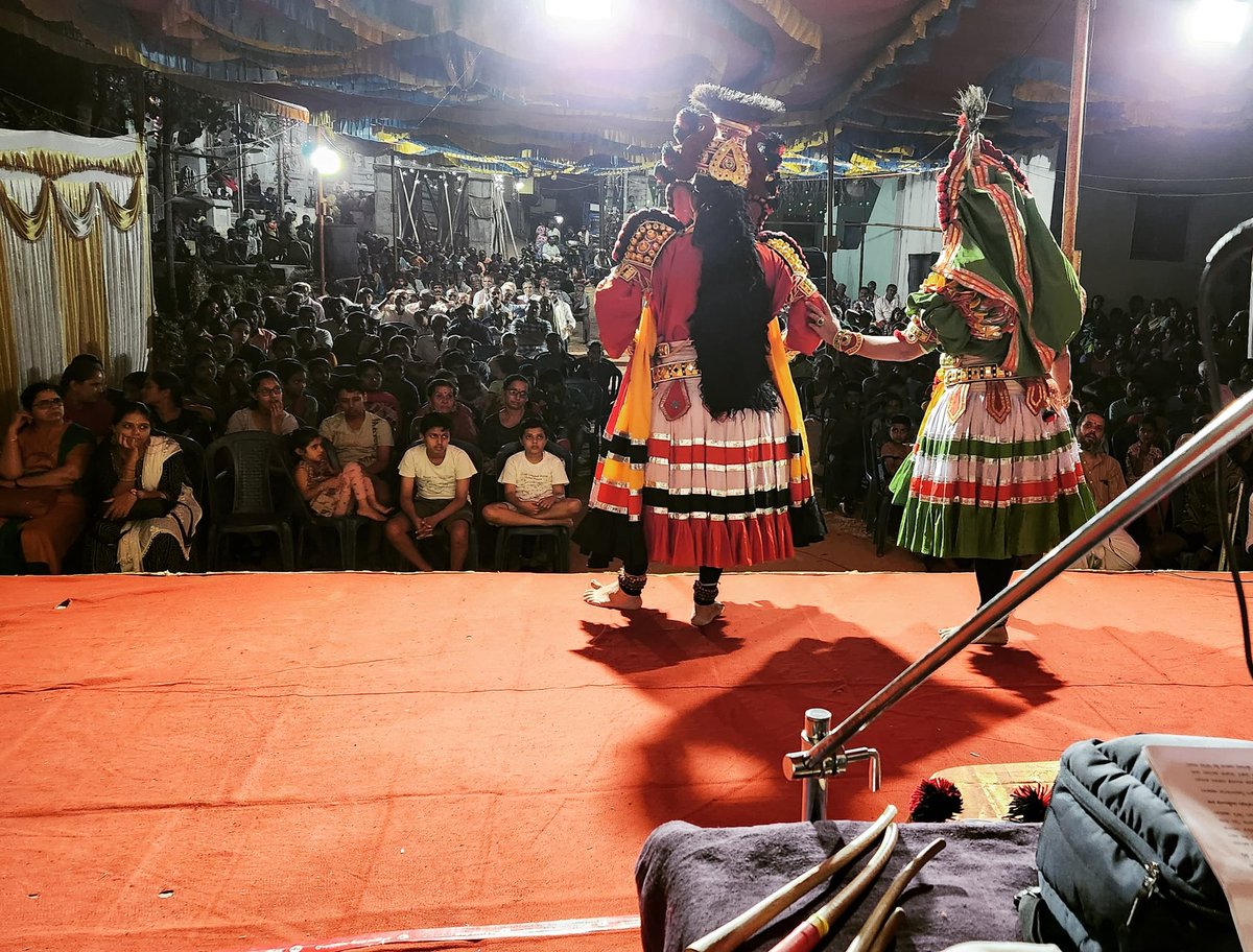 _Yakshagana's tweet photo. We Done this... New audience for Yakshagana. Performed at Kavanadala of Madhugiri Taluk, Tumkur dist, Karnataka. 

ಅವರಿಗೆ ಹೊಸ ಕಲೆಯಿದು. ಕಲಾವಿದರನ್ನು ಪ್ರೋತ್ಸಾಹಿಸಿದ ಸಭ್ಯ ಪ್ರೇಕ್ಷಕ ಗಡಣ ನೋಡಿ.
#ಯಕ್ಷಗಾನ #Yakshagana
ಪೂರ್ತಿ ಯಕ್ಷಗಾನ ಇಲ್ಲಿದೆ:
https://t.co/bIFIC0MDy7 have https://t.co/imoNB35XLj