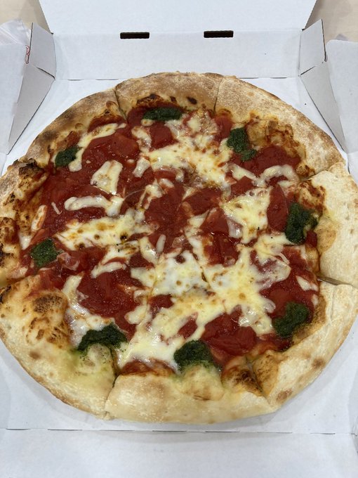 ピザハットのマルゲリータ持ち帰りで70パーオフ590円を食べた!
店舗限定だけど近くにあれば凄いお得ー 