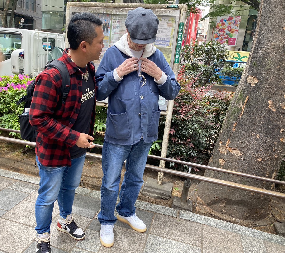 ギターリストの神様 エリッククラプトンさんの胸元にはスゲーのが着