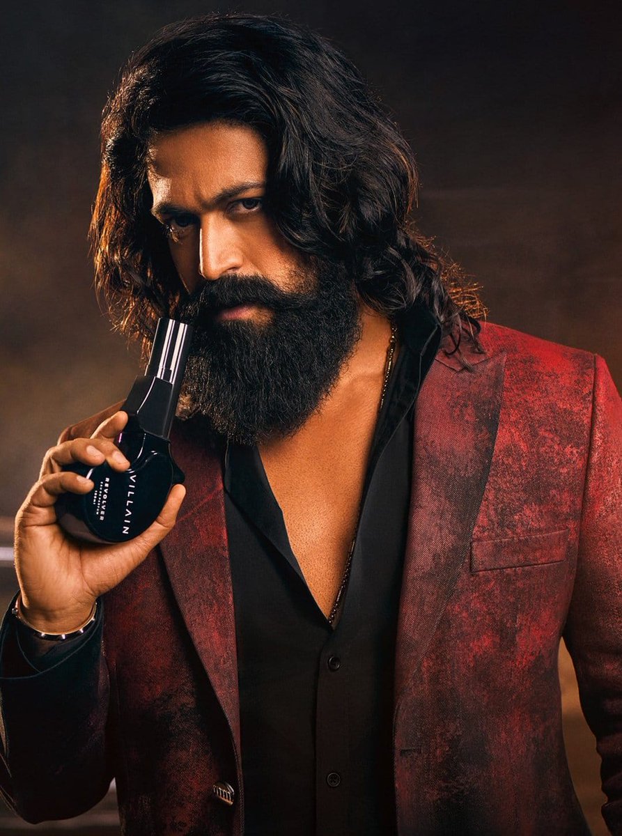 YashFansNetwork's tweet photo. #1YearForKGF2Rampage
PINNACLE OF INDIAN CINEMA YASH 

#YashBOSS #Yash19 @TheNameIsYash 👑 https://t.co/Hhfb8X4z4v