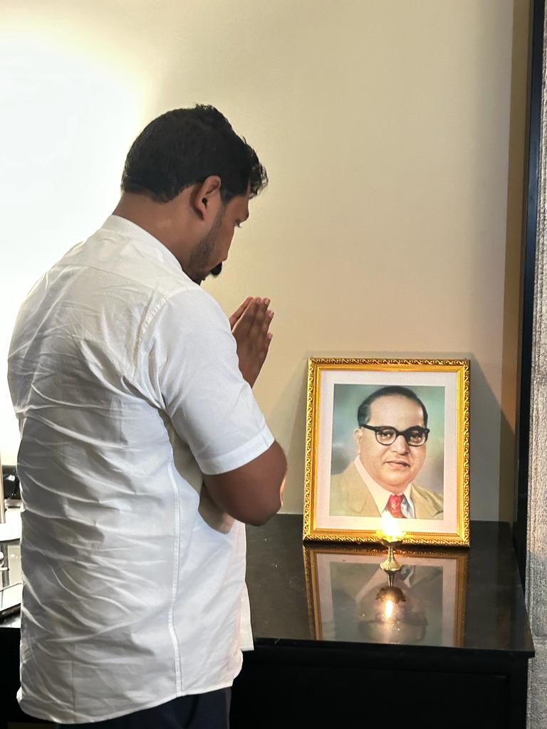 NehaSagar04's tweet photo. एक दीपक उनके नाम, जिनकी वजह से करोडों भारतीयों के जीवन मे उजाला हुआ है। #thanksbabasahab https://t.co/7nkqQdJeCi
