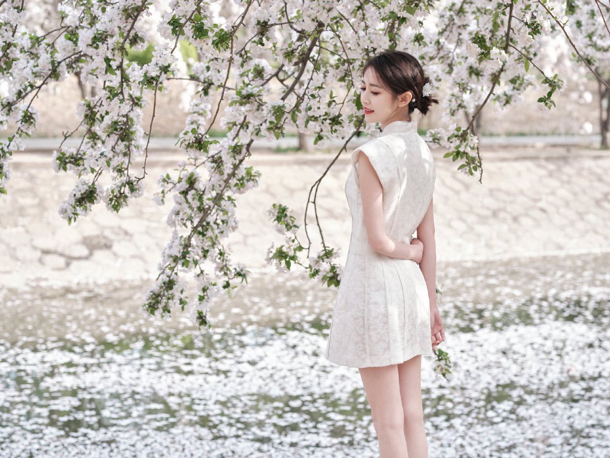 bluestar_tt's tweet photo. วันนี้จะได้เห็นน้องออก event แล้ว ห่างจากงานล่าสุดเป็นปี เป็นงานแบรนด์ Tom Ford จัดที่เซี่ยงไฮ้ มีข่าวว่าน้องจะมีไลฟ์สดด้วย รอ ร๊อ รอ 💕💛 #เฉินอวี้ฉี #ChenYuQi https://t.co/EQyACSUcXU