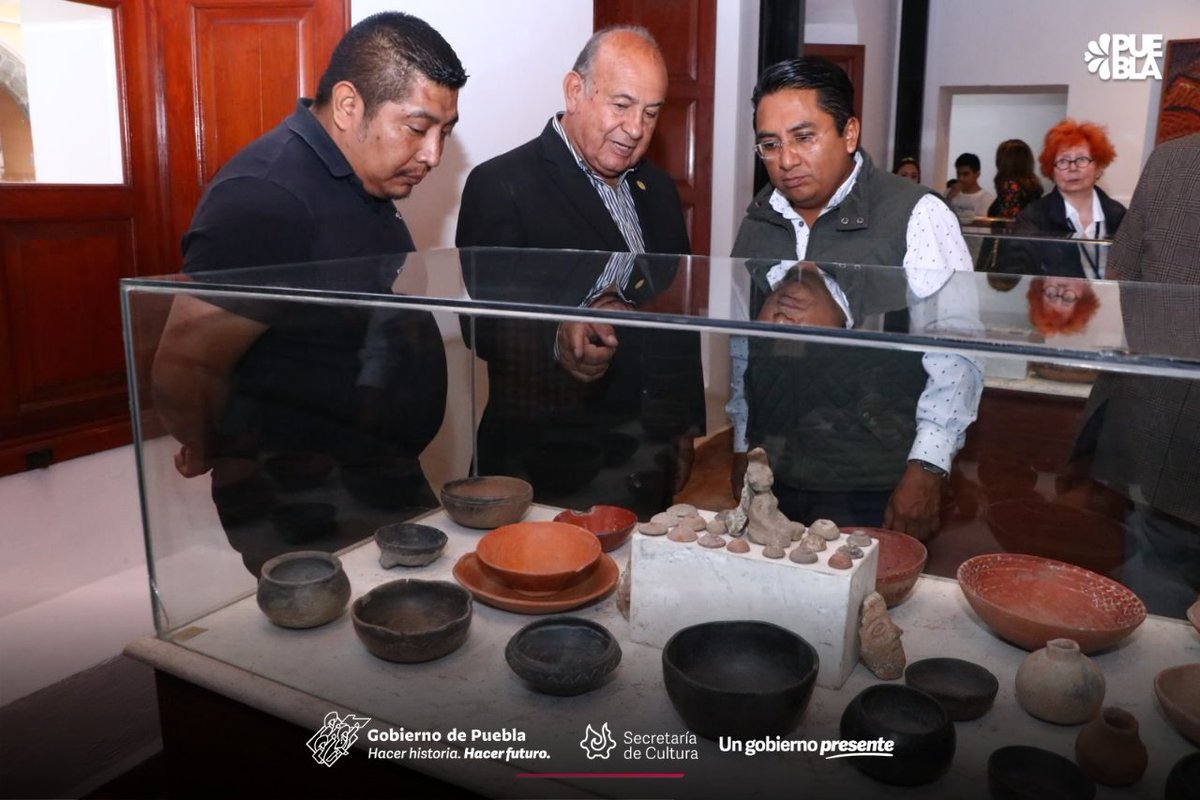 CulturaGobPue's tweet photo. #PorPuebla 🫶 | El secretario @sergio_berdejo acompañó a @Paola_Angon, presidenta municipal de @GobiernoCholula, en la inauguración de las exposiciones #Pleroma, de Vera Mercer y #WeeOnes, de Joe Broghammer.
¡Visítalas en el Museo Casa Caballero Águila! https://t.co/FL3TyPzCdH