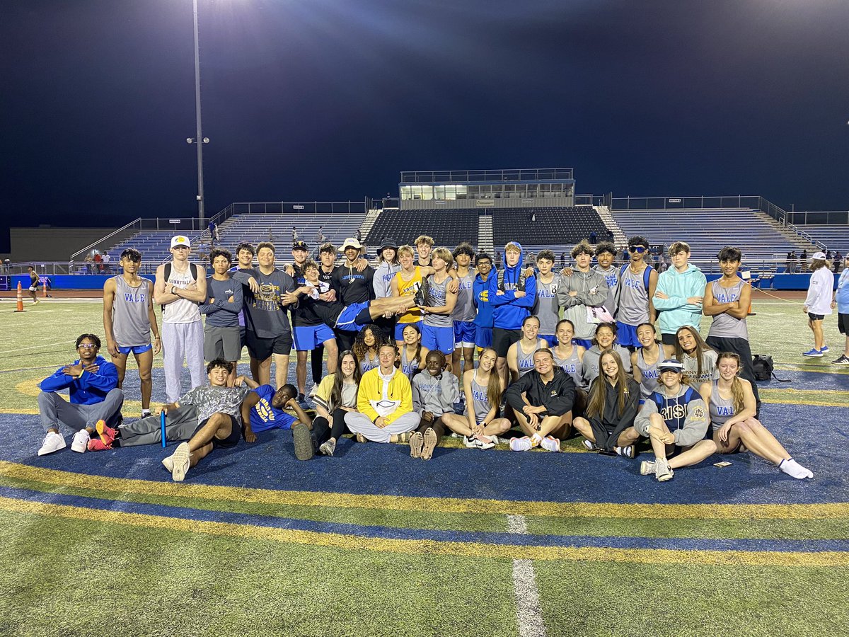 SvaleTrackField's tweet photo. Congratulations to the Raiders on winning the District Championship tonight! 🏆 And Congratulations to the Lady Raider for being Runners-Up! These kids fought hard and hit lots of personal bests! 💪#G3#raiderspeed https://t.co/dbu8s6Ke2n