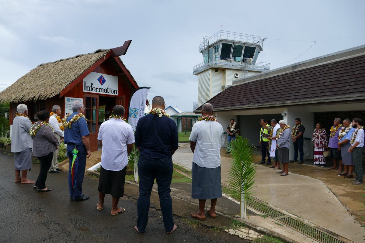 Prefet986's tweet photo. Ce jour le Préfet Hervé JONATHAN a inauguré le premier kiosque d’informations touristiques du Territoire aux côtés des autorités  coutumières, politiques et administratives du Territoire.
Plus d'infos :
https://t.co/5uCYHXe2em https://t.co/ixkGoGAZE8