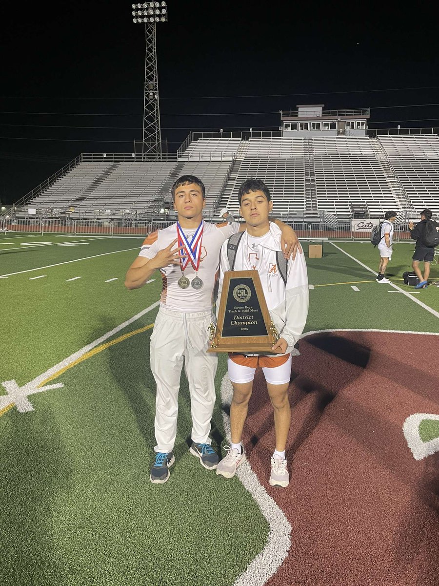 AsherSprings413's tweet photo. Came up and destroyed competition. @austinperez3697 @deanthonyp16 https://t.co/sxH0Wmhh1c