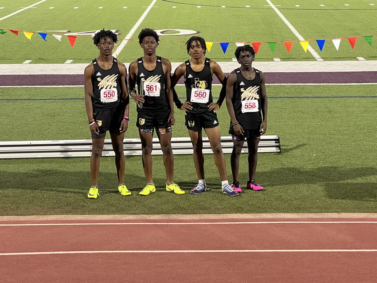coach_traylor's tweet photo. The Next Group of South Oak Cliff Thoroughbreds took the Gold Medal 🥇 in the 4x400!  The Class of 2026 looks bright! #SOCNATION https://t.co/tR7BGe0qOr