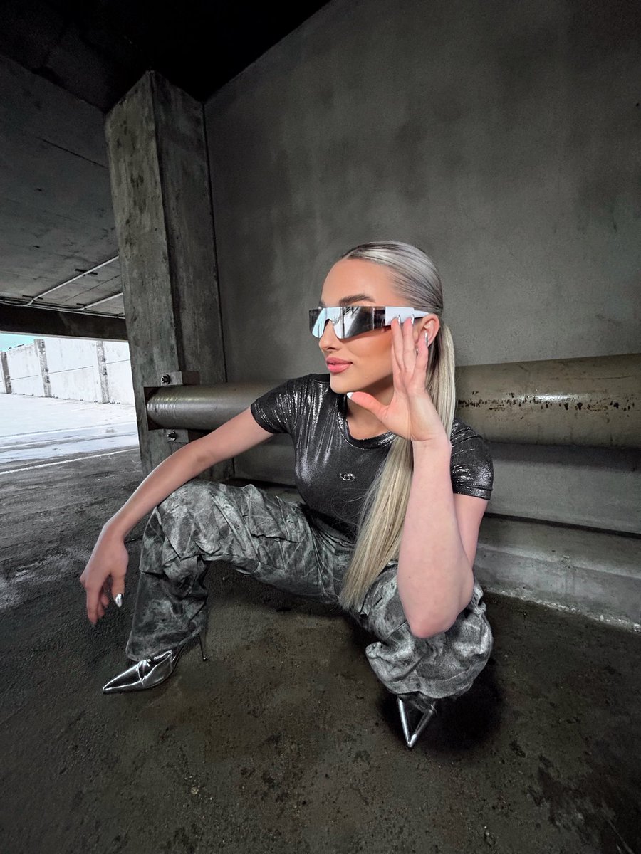 katelyncrow_'s tweet photo. #luxtokill 🖤 https://t.co/eWAWGGLJ03