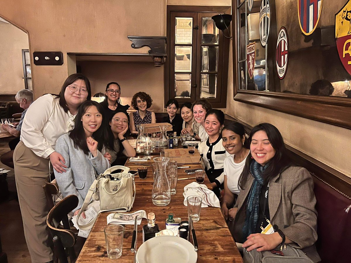 KathyHu61187319's tweet photo. Energetic start on the first day of #AERA2023 conference in #Chicago Lovely dinner meeting with our LS members😊 @Heather_EdPsyc @meiting_c  @learning100525 https://t.co/5SQYazrL1r