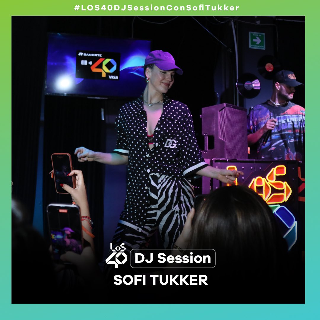 los40mx's tweet photo. Cuando nos unimos decidimos pasar una gran noche y @sofitukker fueron nuestros cómplices en #LOS40DJSession 👏👏👏 https://t.co/LsArVJeSYA