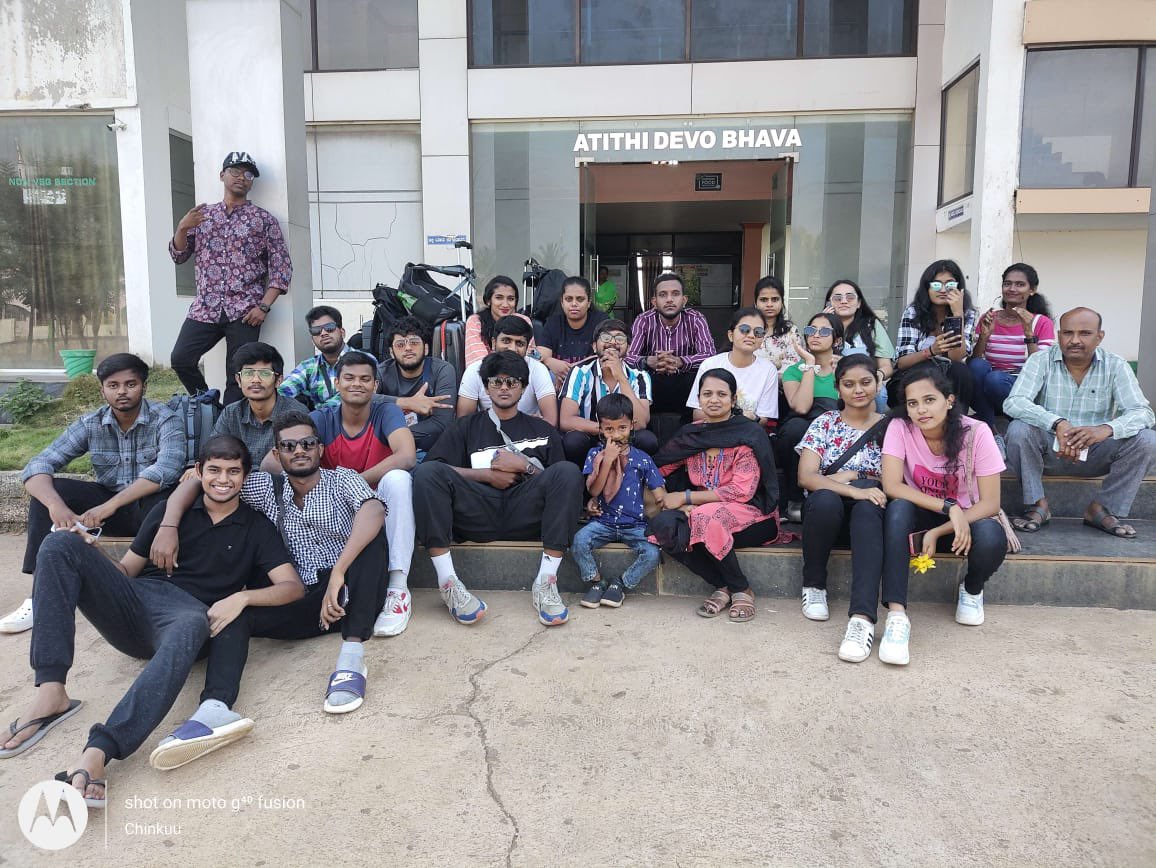 SvceBengaluru's tweet photo. Photos of the industrial visit to the incubation unit by our students #svce #svcebengaluru #svcebangalore #bestengineeringinstitute #bengalurucollege #industrialvisit #incubationunit https://t.co/kREjSnxXw6