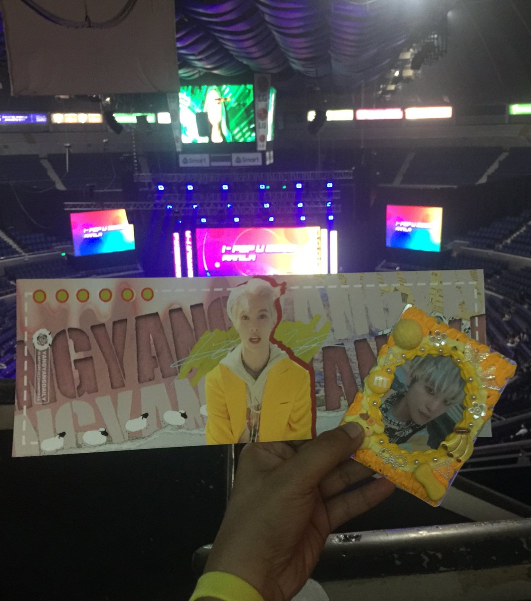 im_layswife's tweet photo. #IPOPU ➡️ #PHANTOMFANMEETinMANILA
super blessed & lucky to met my Angel😊
from GenAd to SVIP Standing https://t.co/zJKLGO78iK