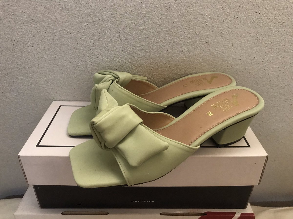 Joyjoy_Stm's tweet photo. สนใจสอบถามได้นะคะ คู่ละ300 ราคานี้รวมส่ง 38-39-40 https://t.co/2ZgCqI4qis