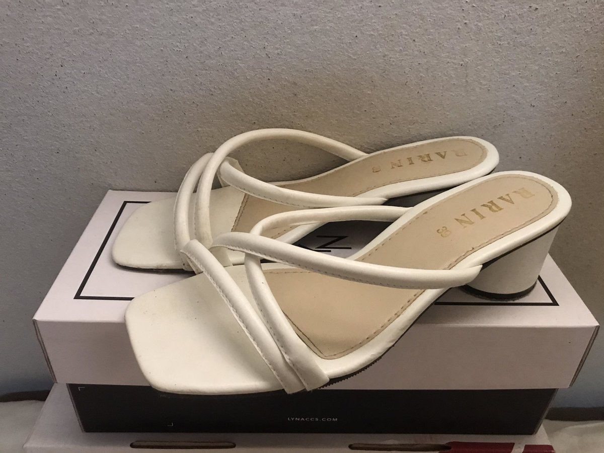 Joyjoy_Stm's tweet photo. สนใจสอบถามได้นะคะ คู่ละ300 ราคานี้รวมส่ง 38-39-40 https://t.co/eiiNQSgygt