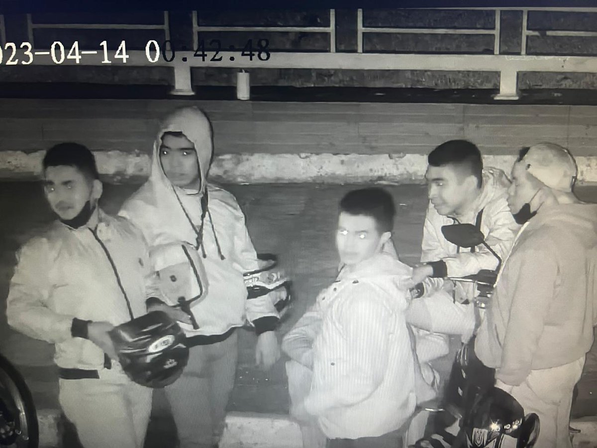 OmKugar's tweet photo. wajah para pelaku penyerangan dan pengrusakan mobil polisi dan pengrusakan 2 mushollah di Makassar yang terekam cctv https://t.co/O9xrSTMpPS