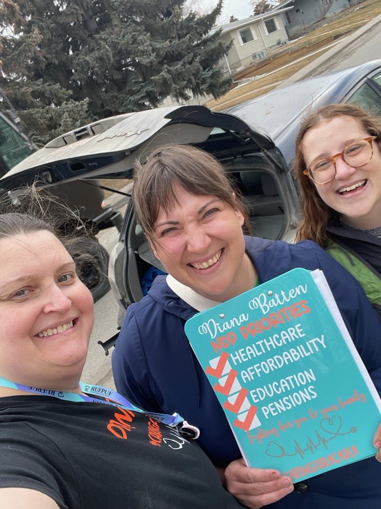DianaBatten_'s tweet photo. April weather in #yyc is always a layers game.
One day to the next, this team keeps picking up momentum, knocking those doors & having a lot of fun!
Join us!
https://t.co/oiNbV8YMLZ
#caringforcalgaryacadia https://t.co/seKAs8dX8v