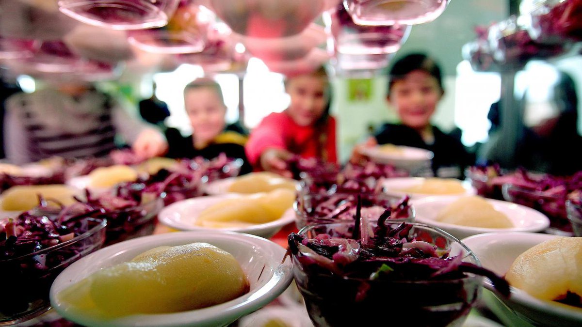 Le groupe Elior teste une offre de «plats durables» moins carnés dans ses 1 300 cantines lavoixdunord.fr/1315798/articl…