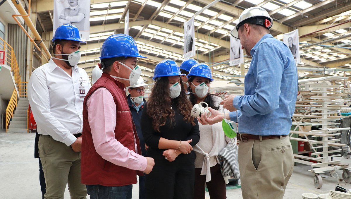 Sedeco_Hgo's tweet photo. Con 103 años posicionada en el mercado nacional e internacional, y con 28 años asentada en #Hidalgo, la empresa @anfora nos abrió sus puertas para conocer sus procesos de producción.
Nuestro titular @carekad reconoció la historia y los éxitos cosechados por esta empresa 100% https://t.co/KCbt1fGcKb