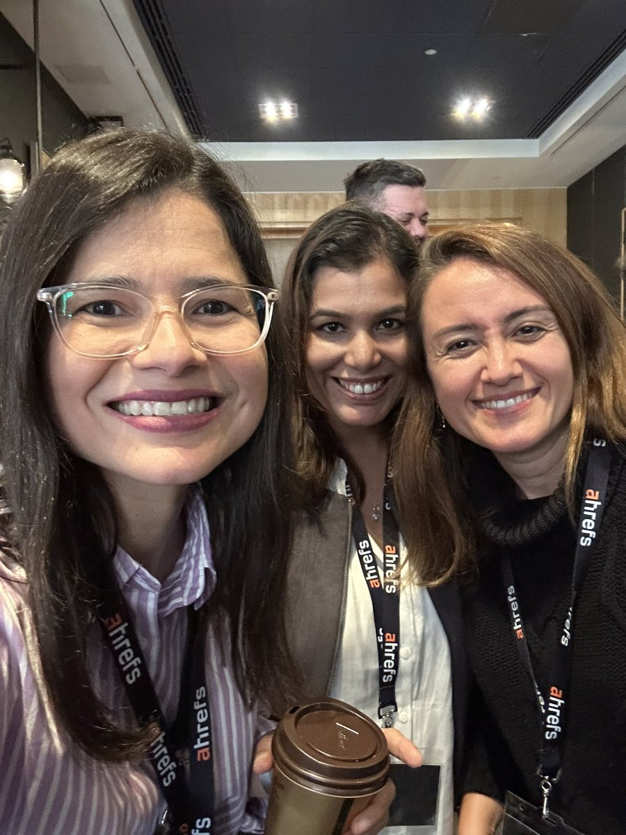 aleyda's tweet photo. Amazing to meet you @devranguducu &amp; @pams1509 💪😎 tiny SEO women power FTW at #sydneyseoconference https://t.co/FkiEpIqukA
