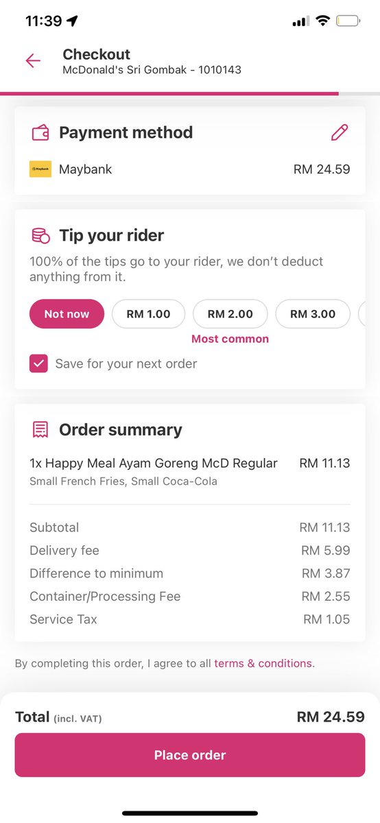 amer_akim's tweet photo. Kemain foodpanda dah ada container/processing fee pulak dah. Apa beza delivery charge dan processing fee? Dulu delivery charge je. Service tax bukan dah termasuk sekali dalam harga mcd? Kenapa charge 2 kali siap ada min order lagi ni. Mohon pencerahan @foodpanda_my @McDMalaysia https://t.co/3wmBLozIS4