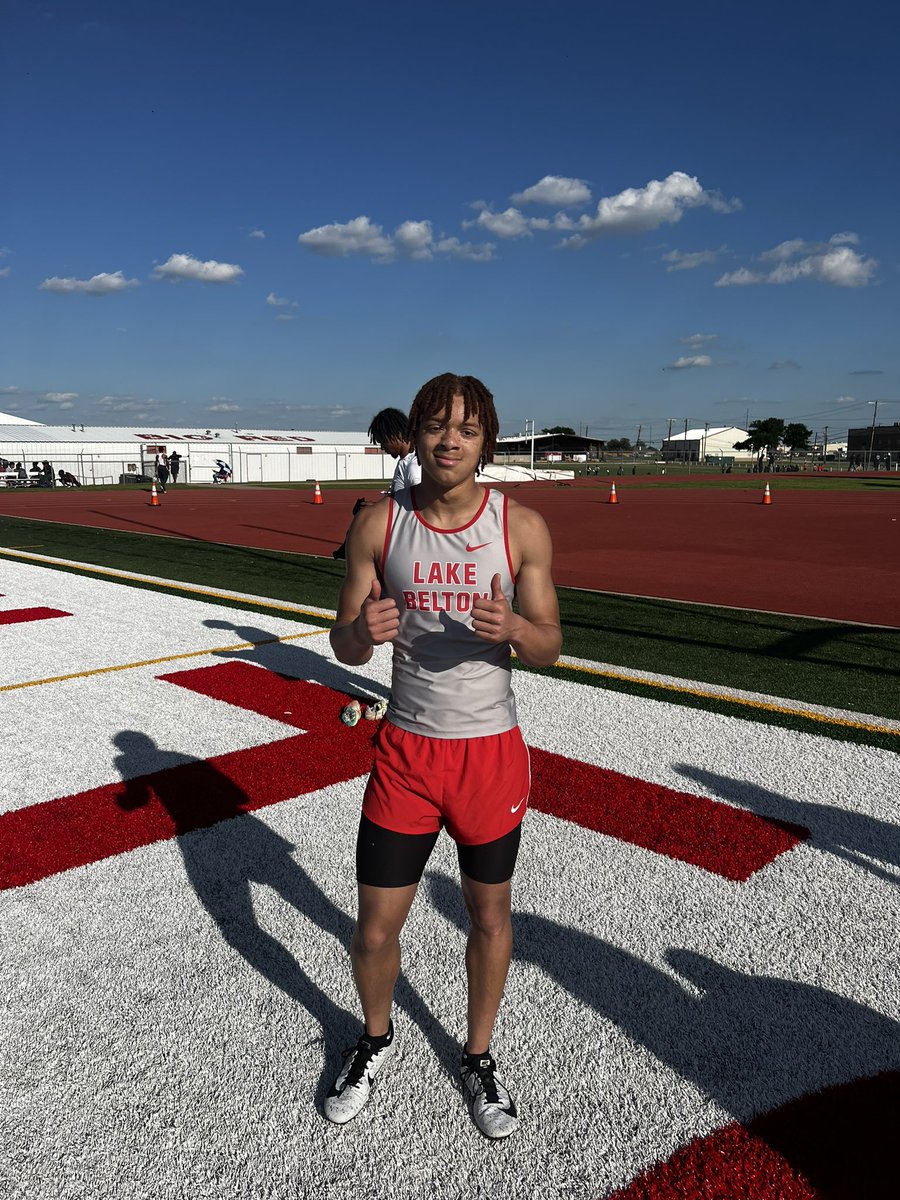 Congratulations to Malachi Bazemore finishing 🥉 in the 110mH to qualify for the Area Round! #HorsePower