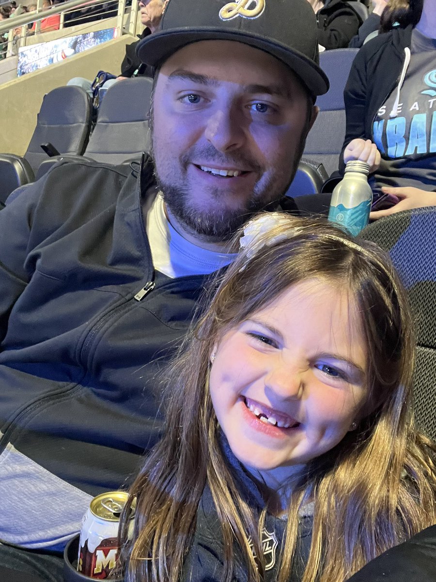 nicolef412's tweet photo. Great night for some Kraken Hockey! Let’s go #SeaKraken https://t.co/m0sU4kfPDu