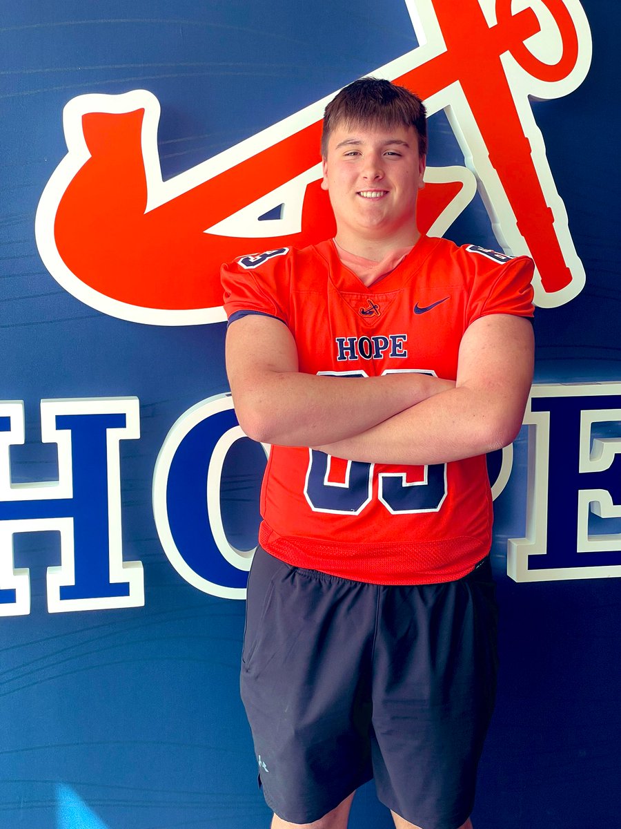 Cade_Tidey63's tweet photo. Great First Visit @PStuursm and @HopeCollegeFB awesome facilities thanks for having me! https://t.co/QPyfWhHq9M