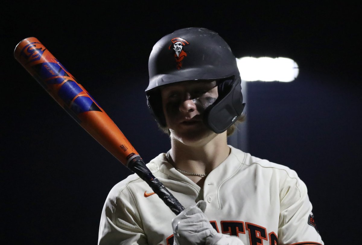 Citizen_Ross's tweet photo. .@Piratebaseball under the lights looks tough 😤 https://t.co/vJdktr5j9U